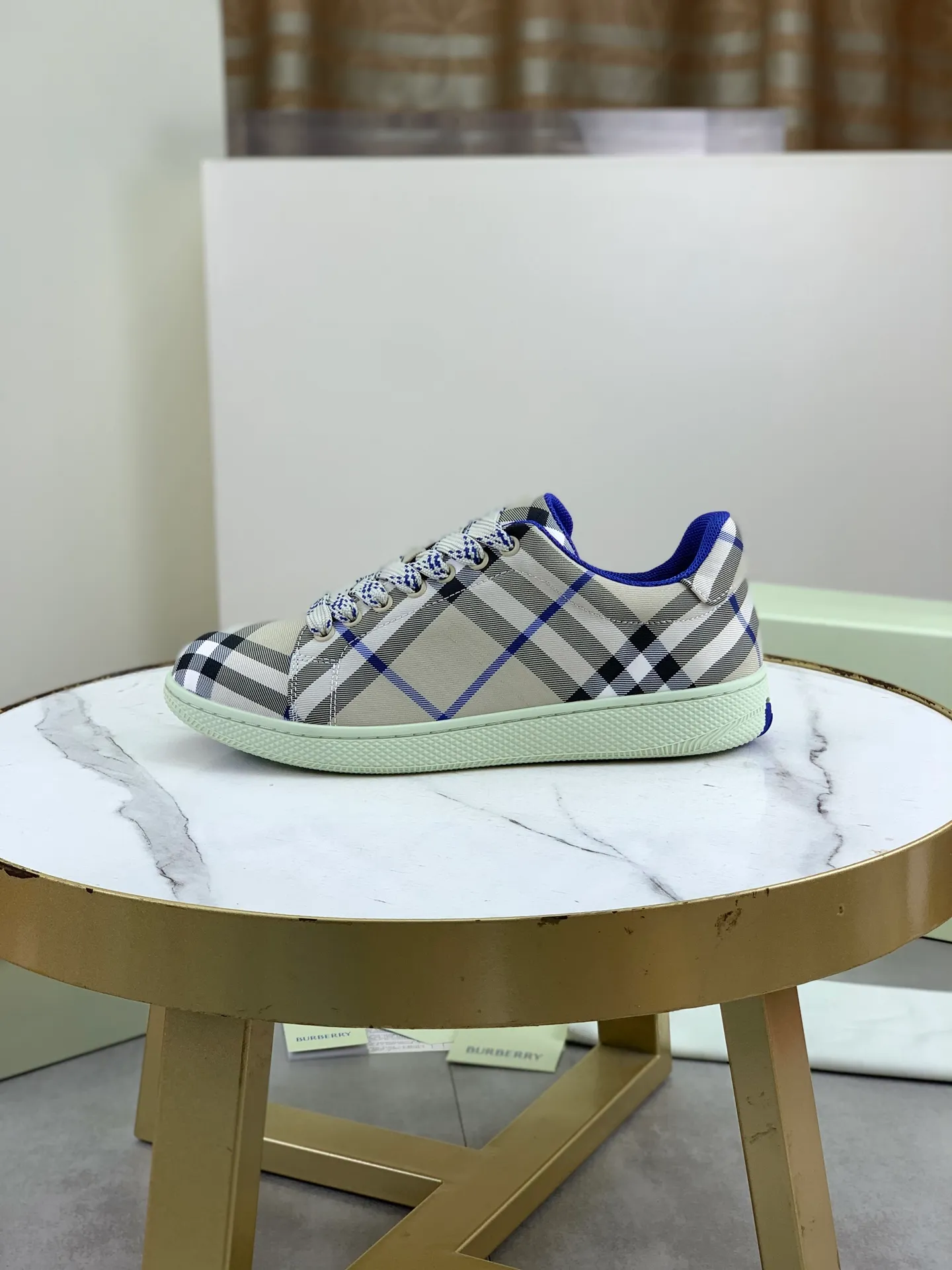 Factory price P580 [BURBERRY] Burberry - High-end quality original order - Upper: imported 🔝 original material - Lining: cowhide lining, feet; water-dyed cowhide - Outsole: ultra-light TPR rubber; two-color molded outsole - Super high quality control · Fine workmanship: highlighted (high-end, extravagance, grade) -Size: 38-46 (Male 38 46 can be customized) · Color: 4️⃣ colors available